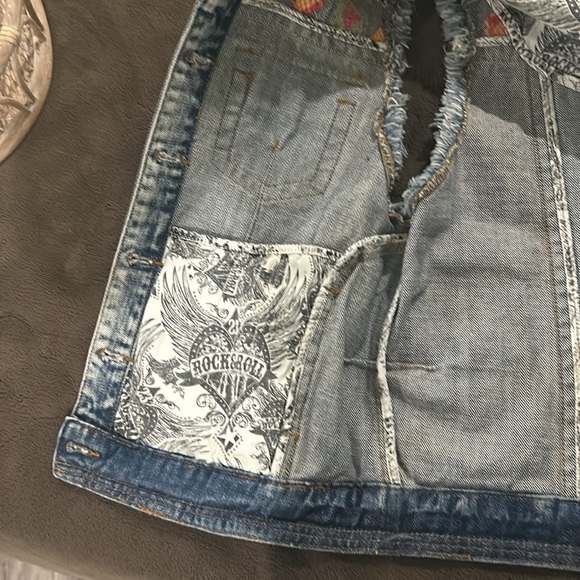 ROCK & ROLL Cowgirl Denim Embroidered Vest - Picture 9 of 9